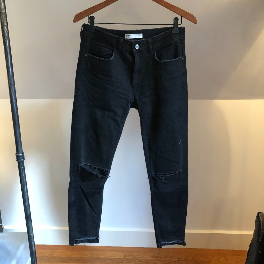 Mid-rise black ankle jeans